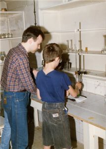 Prof. Dariusz Paradowski z uczestnikiem obozu, Jadwisin 1993
