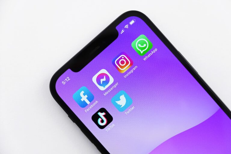 social media toksyczne dla młodzieży